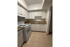 890 Nw 39th St 12, Oakland Park