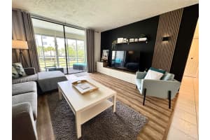 2811 Somerset Drive 206, Lauderdale Lakes