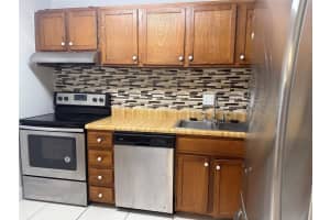 3760 Inverrary Dr 2q, Lauderhill