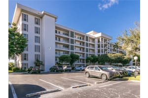 2950 N Palm Aire Dr, Pompano Beach