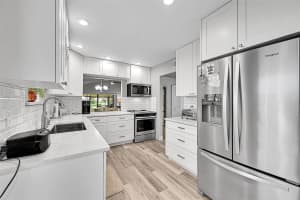 37 Lakeside Cir 194, Sunrise