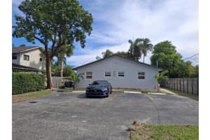 1532 Ne 34th St 2, Oakland Park