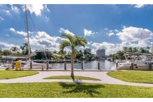 301 Golden Isles Dr 112, Hallandale Beach