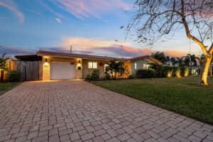 903 Se 8th Ct, Deerfield Beach