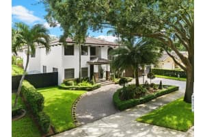 8340 Nw 167th Terrace, Miami Lakes