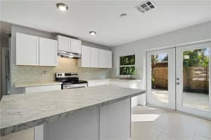 1598 Ne 36th St, Oakland Park