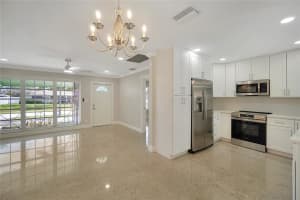 917 Se 15th Ct, Deerfield Beach