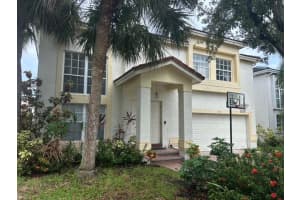 143 Gables Blvd, Weston