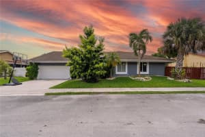 8810 Nw Paradise Ct, Tamarac