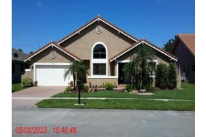 1541 W Oak Knoll Cir, Davie