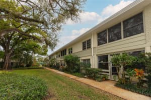 677 Royal Palm Blvd 8, Vero Beach