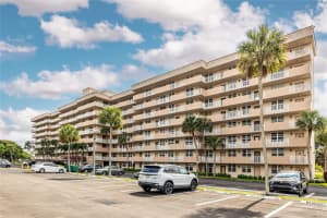 250 Jacaranda Dr, Plantation
