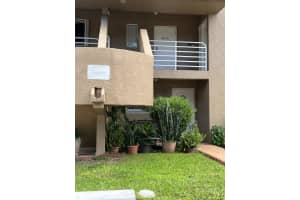 2620 W 60th St 114, Hialeah