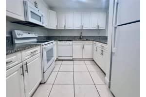 17350 Nw 68th Ave 400-207, Hialeah