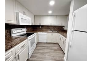 17350 Nw 68th Ave 300-301, Hialeah