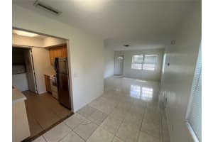 574 Ne 35th St 2, Oakland Park