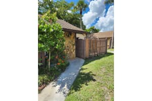 324 Briarwood, Hollywood