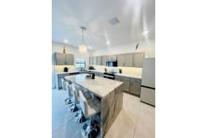 884 Nw 3rd Ter, Pompano Beach