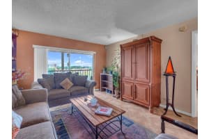 5860 Nw 44th Street 804, Lauderhill