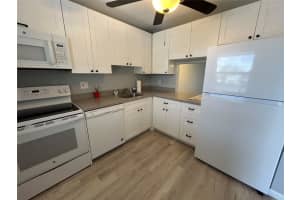 31 Abbey Ln 207, Delray Beach