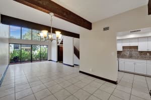 760 E Cocoplum Circle 7, Plantation