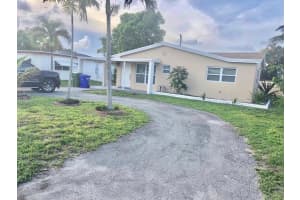 6951 Sw 10th Ct, Pembroke Pines