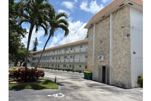 3506 Nw 49th Avenue 604, Lauderdale Lakes