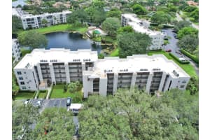 9480 Poinciana Pl 201, Davie