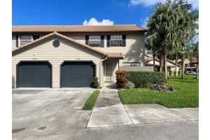9162 Vineyard Lake Dr, Plantation