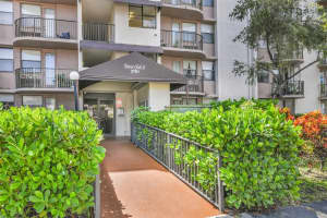 2701 Riverside Drive 305-b, Coral Springs