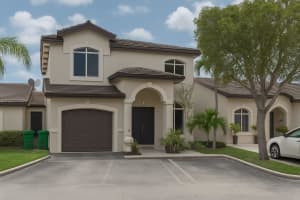 18821 Nw 84th Ct 702-7, Hialeah