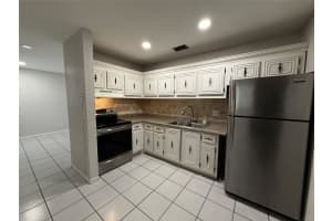 511 W Kalmia Dr 10, Lake Park