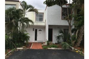 264 Sunshine Dr, Coconut Creek