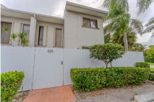626 Ne 195th Street 626, Miami 626 Ne 195th Street 626, Miami