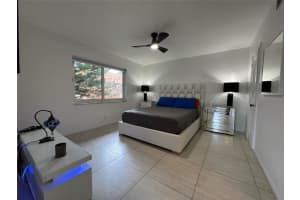 136 Ne 19th Court 216f, Wilton Manors