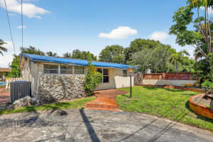 871 Sw 10th St, Pompano Beach