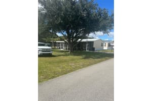 913 Yacht Club Way, Moore Haven