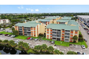 3700 Nw 21st St 301, Lauderdale Lakes