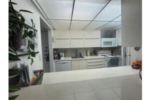 240 Lakeview Dr 203, Weston 240 Lakeview Dr 203, Weston