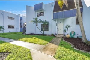 2774 S University Drive 10a, Davie