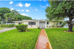 2011 Nw 185th Ter, Miami Gardens