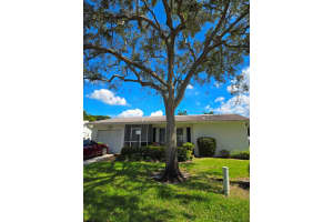 8826 Nw 13th St, Plantation