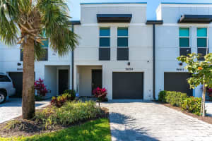 5659 Enclave Dr, Mangonia Park