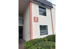 871 Ne 207th Terrace 102, Miami