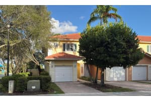 8320 Santa Monica Ave 8320, Tamarac