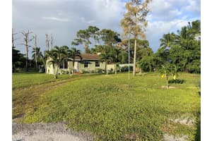 5211 Pine Grove Dr, West Palm Beach