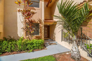 1013 Sw 112th Ter, Pembroke Pines