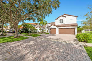 10475 Bermuda Dr, Cooper City