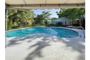 902 Ne 34th St, Oakland Park