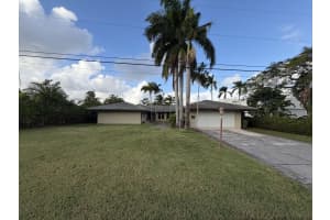 418 Alamanda Dr, Hallandale Beach